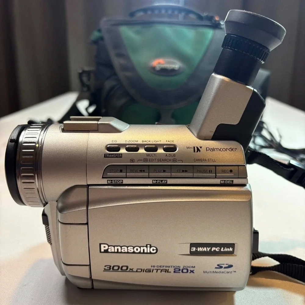Panasonic Palmcorder MiniDV Camcorder Kit 20x Zoom Vintage Y2K Tested Bag Charge